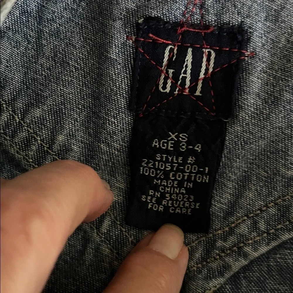 GAP KIDS DENIM OVERALLS Size XS  Age 3-4 SO CUTE  Red Embroidery